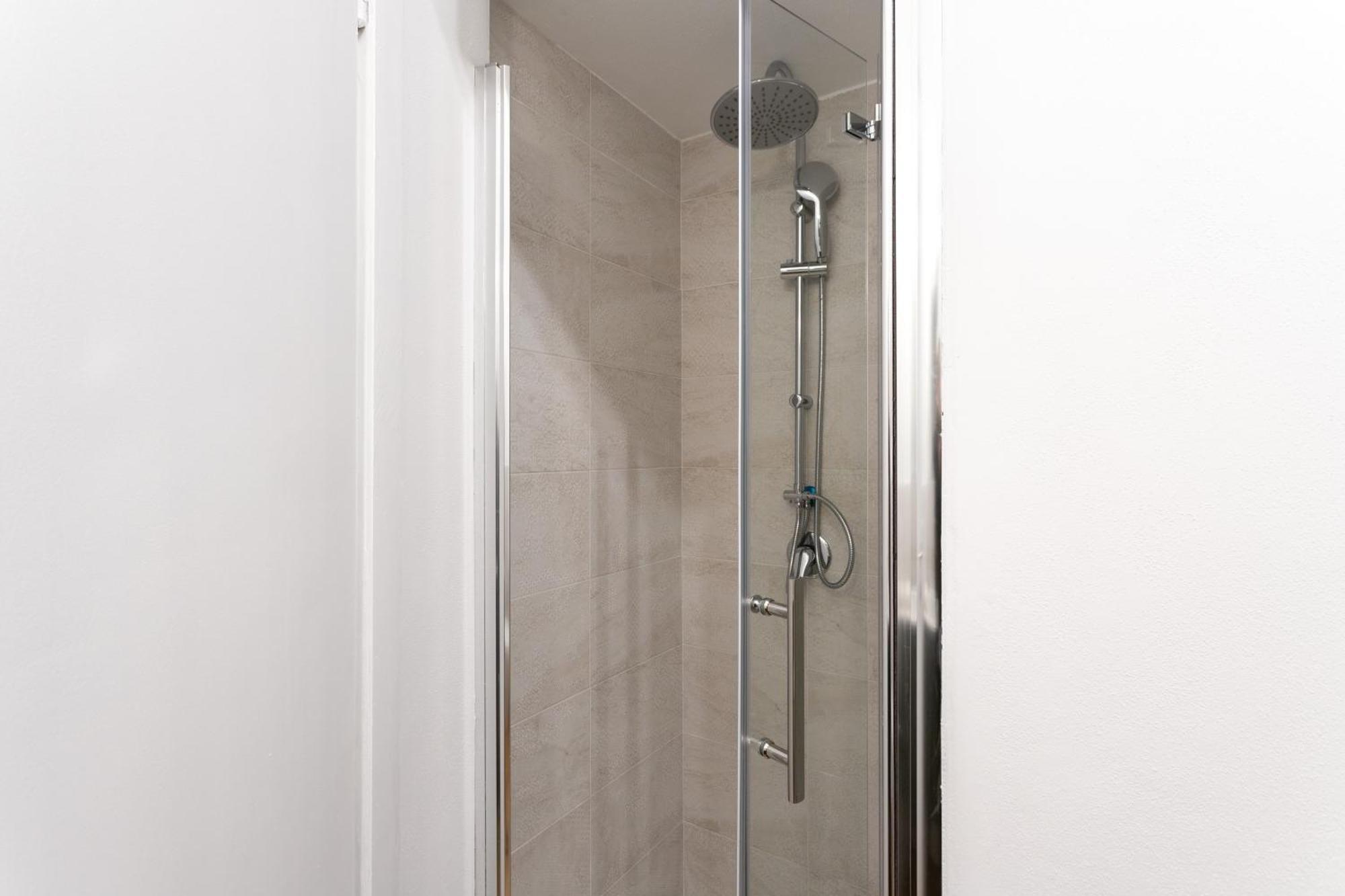 Co99- Large Lanzone Appartement Milan